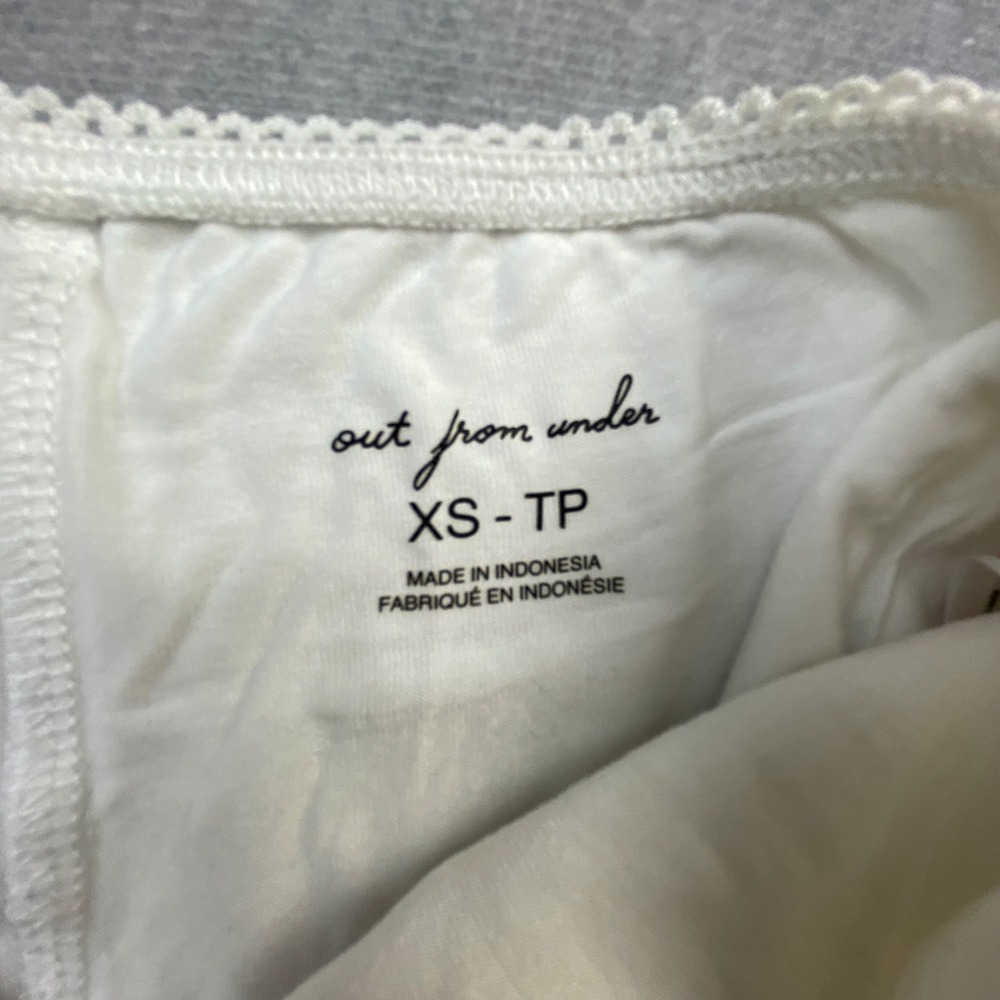 Out From Under Urban Outfitters White Pointelle Ruffle Skort XS Coquette - Picture 4 of 5